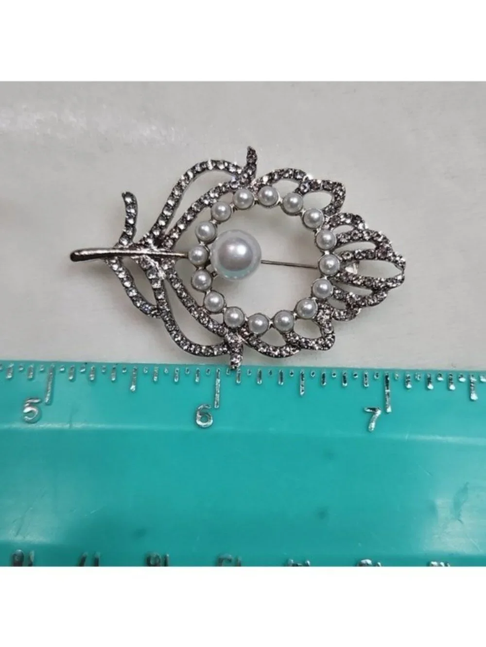 Women's Silver Rhinestone Pearl Feather Brooch Retro Style Pin Rhinestone NWOT